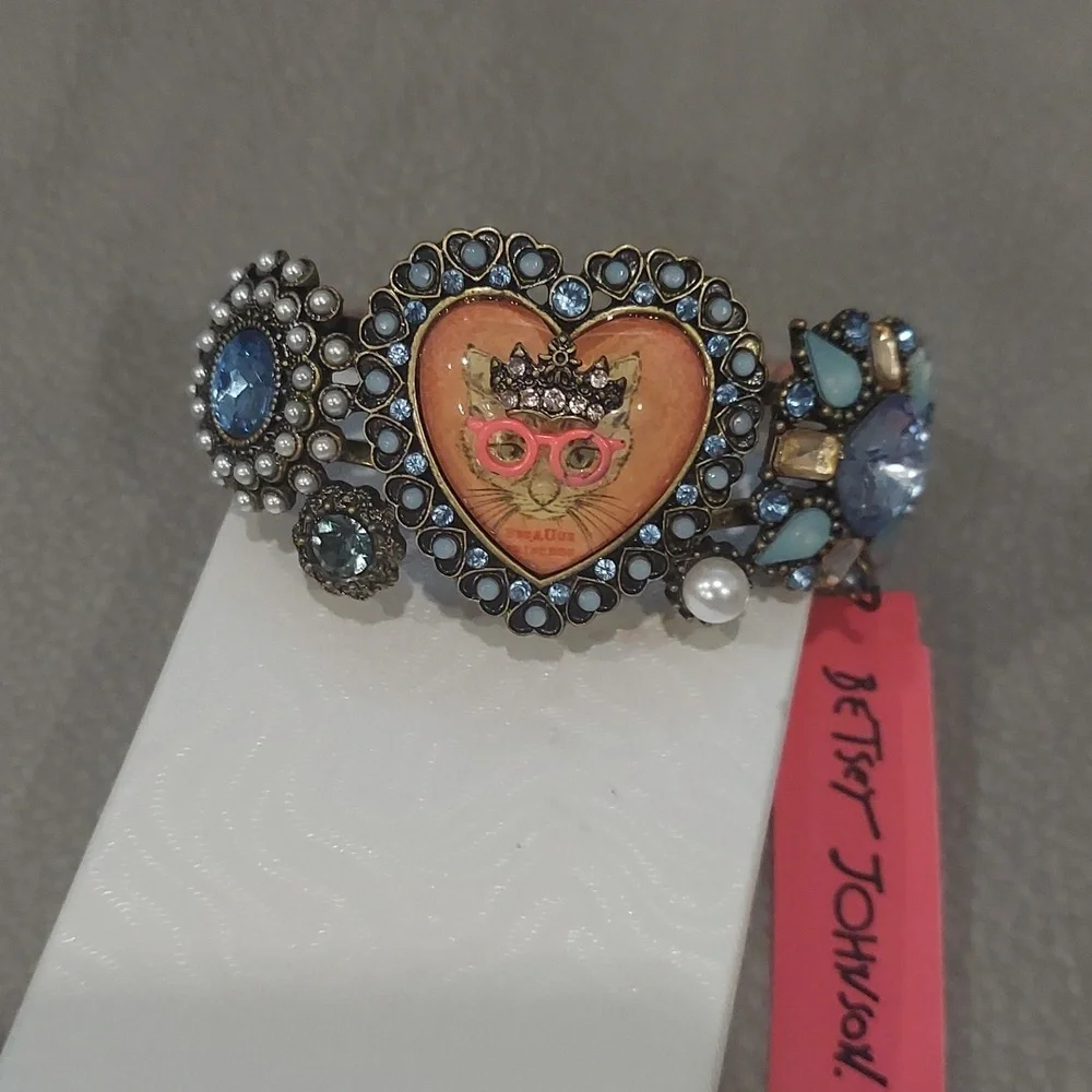 Betsey Johnson PRINCESS KITTY HINGED BRACELET - Picture 2 of 11